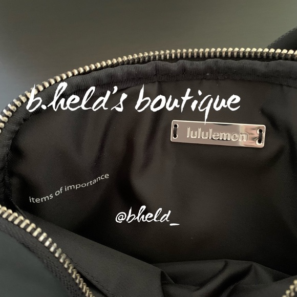 lululemon Crossbody Camera Bag 2L in Black with Silver Zipper Brand New NWT - Picture 13 of 16